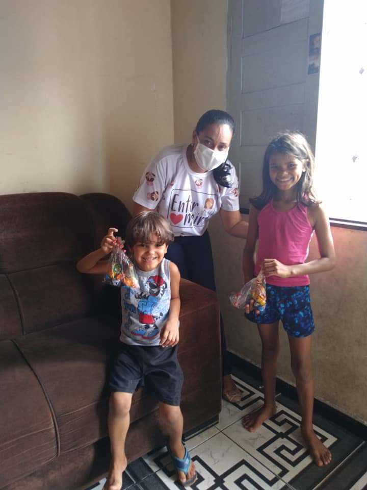 Camacã: Unidade de Saúde Luís Castro II antecipa a Páscoa distribuindo chocolates para as crianças